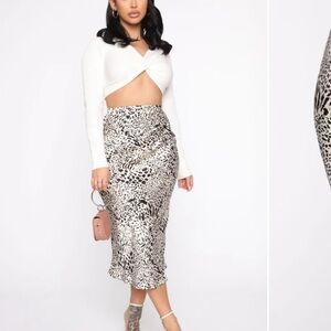 Fashion Nova Black and White Ruched Midi Pencil Skirt